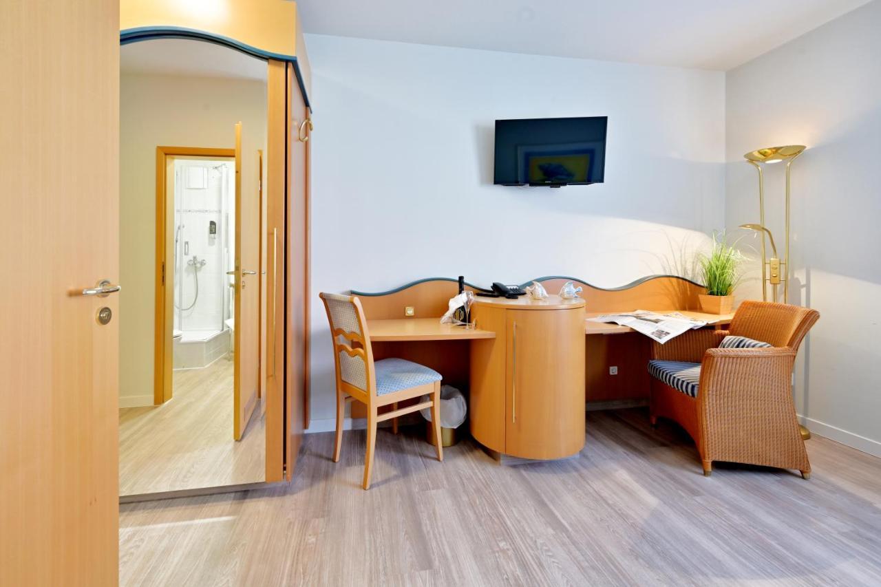 Hotel- & Ferienanlage Kapitaens-Haeuser Breege Esterno foto