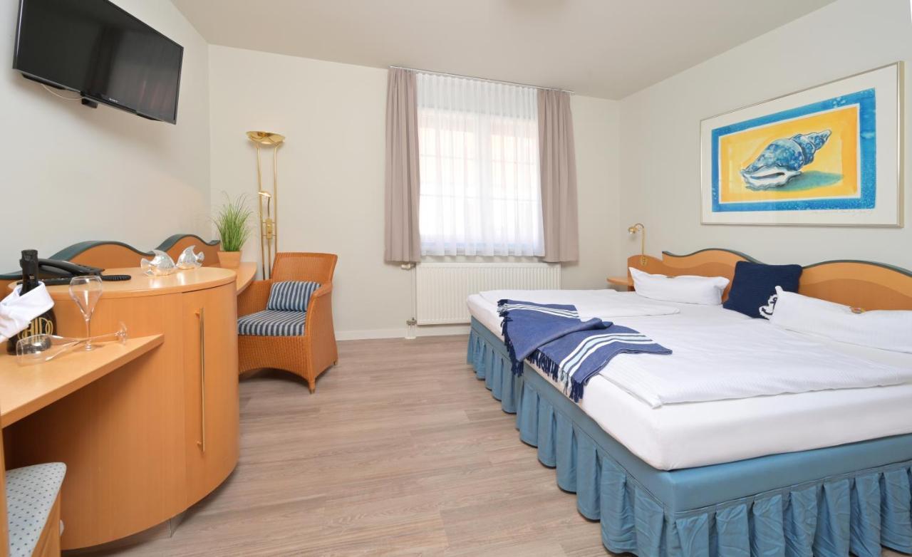 Hotel- & Ferienanlage Kapitaens-Haeuser Breege Esterno foto